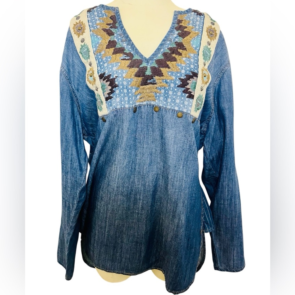 Double D Ranch Blue Linen/Denim Tunic with Aztec Western Embroidery Size Large